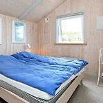 4 Star In Henne Henne Strand