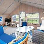 4 Star In Henne Henne Strand