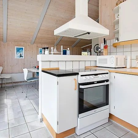 4 Star In Henne Henne Strand