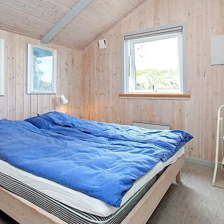 4 Star In Henne Henne Strand